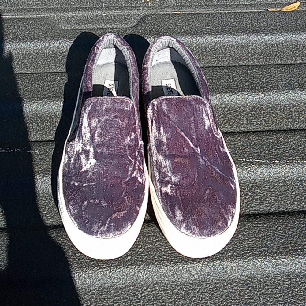 Steve Madden Velvet loafers